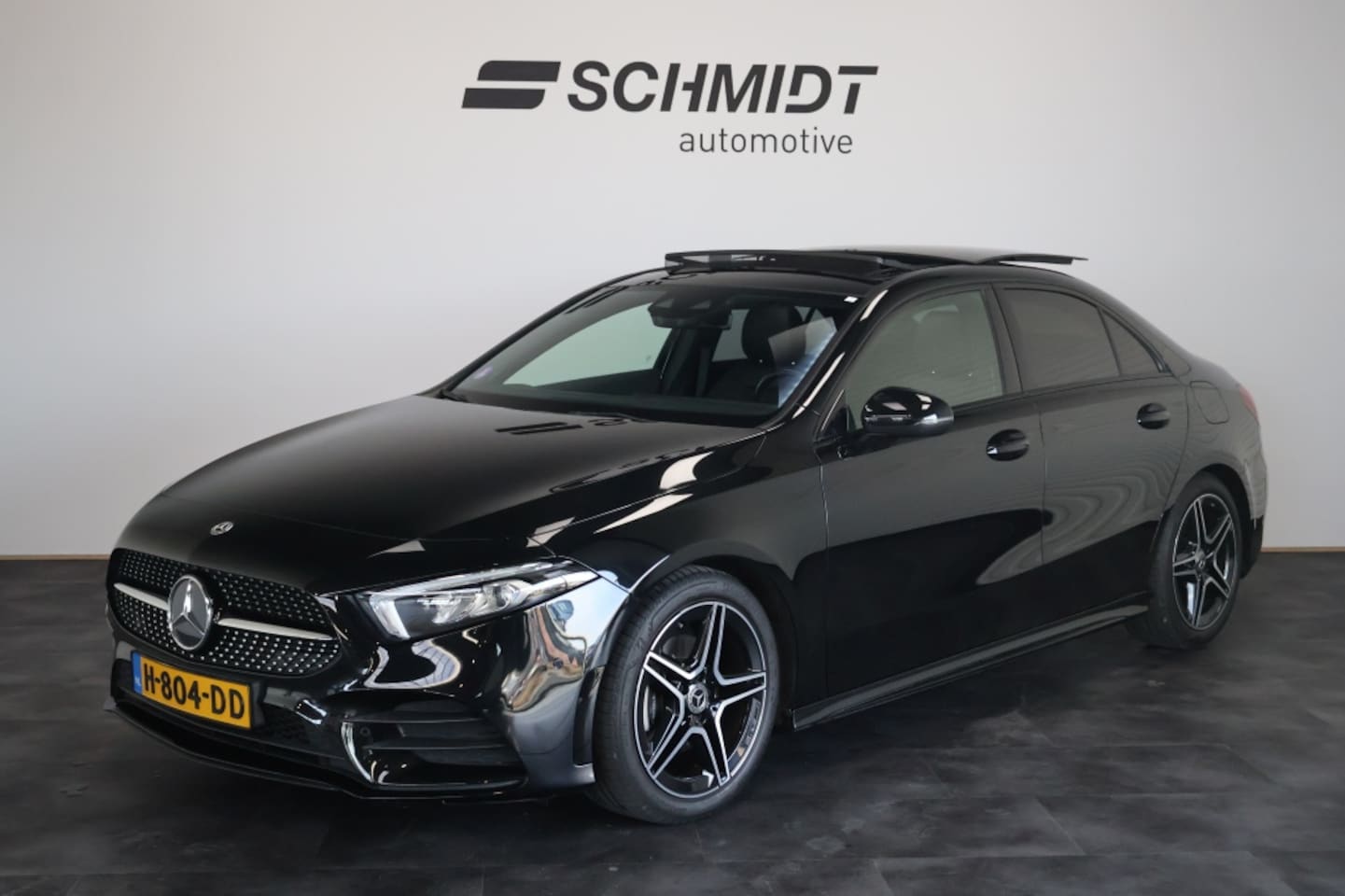 Mercedes-Benz A-klasse - 180 Bns Solution | AMG | MBUX | PANORAMA - AutoWereld.nl