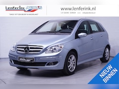 Mercedes-Benz B-klasse - 200 sport navigatie half lederen bekleding afneembare trekhaak PDC v+a auto heeft gebruike