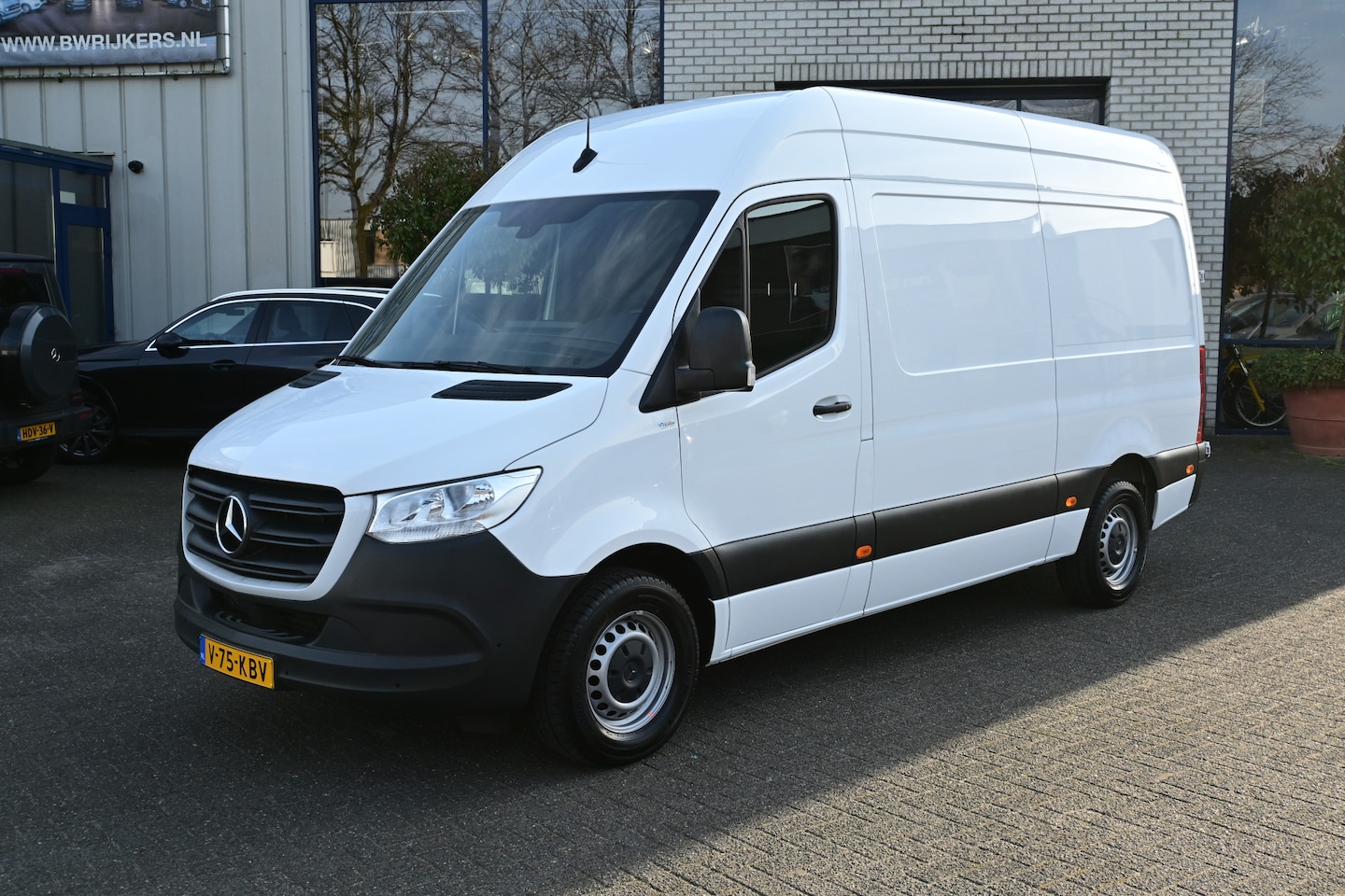 Mercedes-Benz Sprinter - 317 CDI L2H2 RWD MBUX met camera en parkeersensoren - AutoWereld.nl