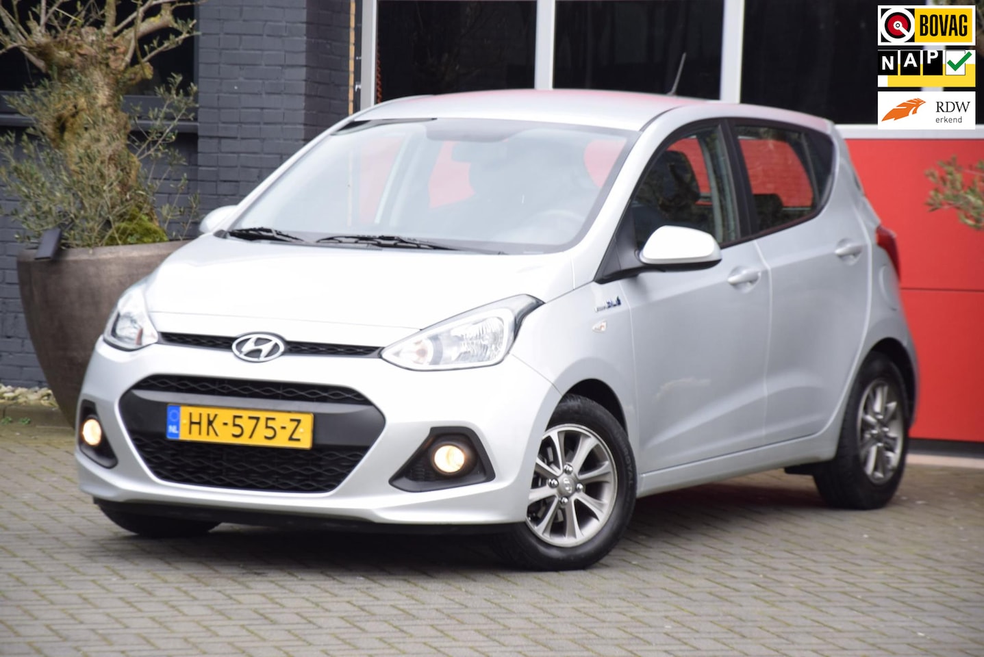 Hyundai i10 - 1.0i i-Motion Comfort Airco Navigatie Cruise control 5 deurs - AutoWereld.nl