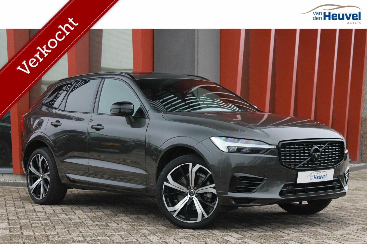 Volvo XC60 - T6 Recharge AWD R-Design | Panoramadak | Trekhaak | Pilot Assist | BLIS | Stoelverwarming - AutoWereld.nl