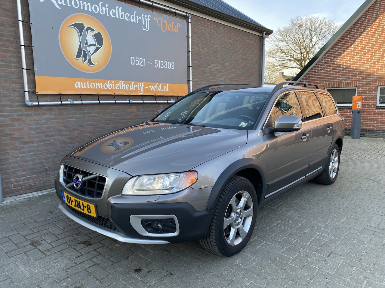 Volvo XC70 - 2.4 D5 AWD Momentum - AutoWereld.nl