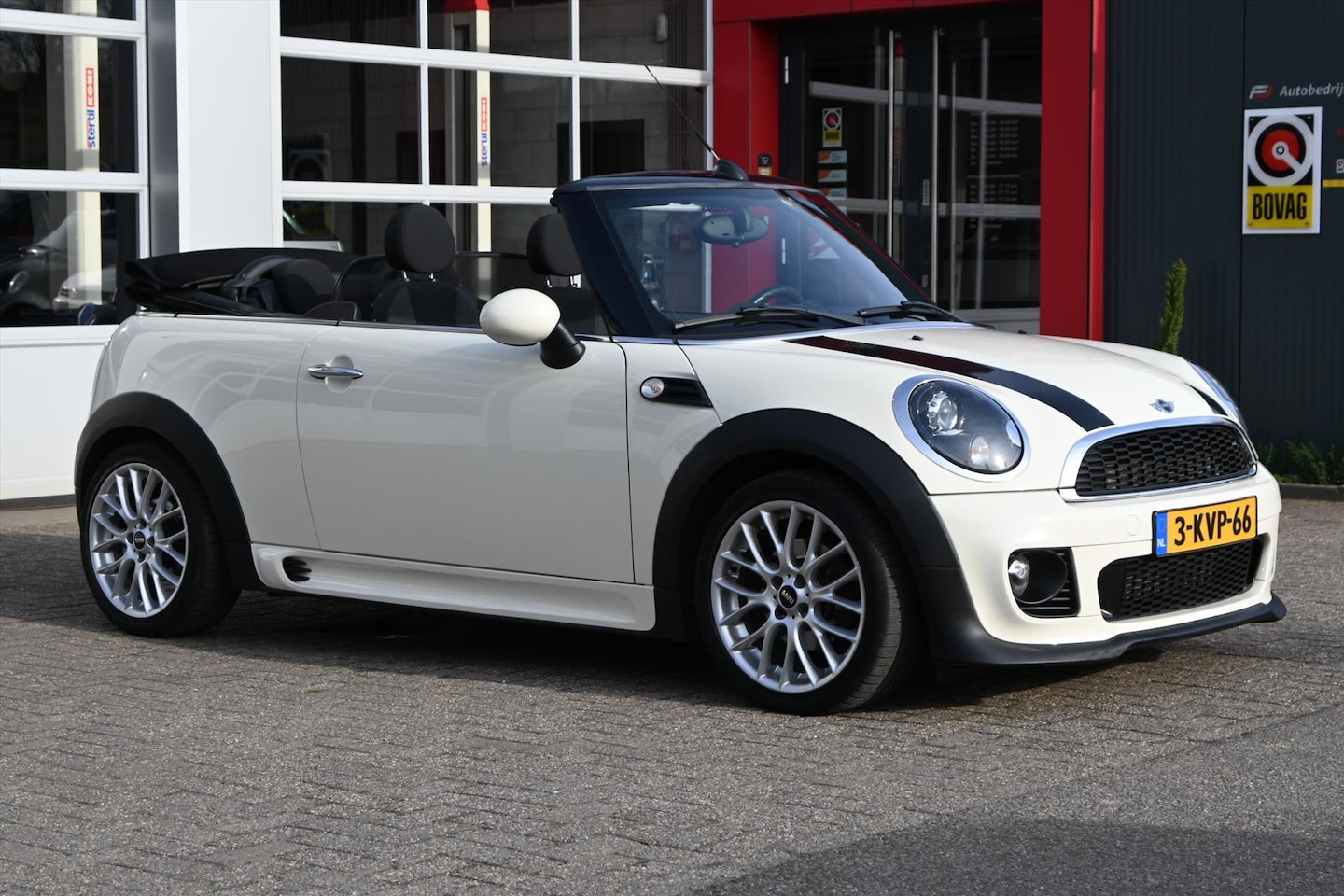 MINI Cabrio - Mini One 1.6 98pk | Soft-top | Stoelverwarming | Cruise | Climate - AutoWereld.nl