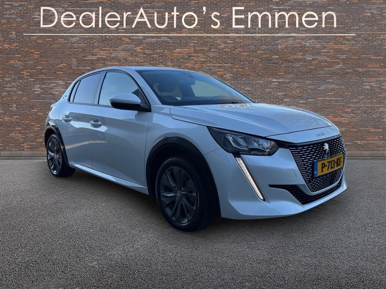 Peugeot e-208 - EV Allure 50 kWh ECC LMV NAVIGATIE 48000KM! - AutoWereld.nl