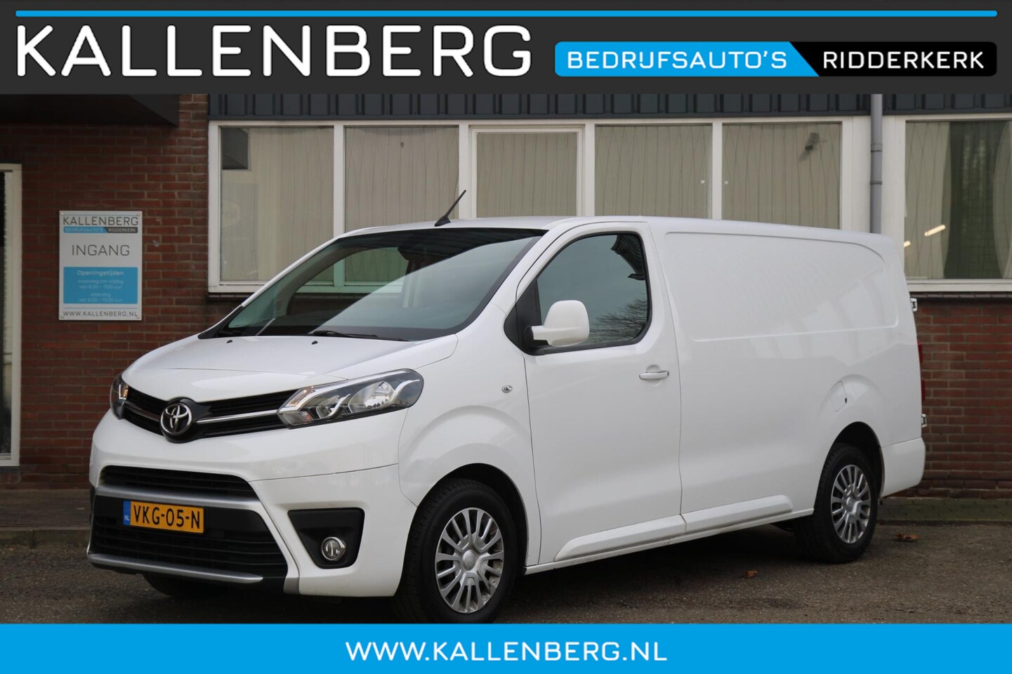 Toyota PROACE Long Worker - 2.0 D-4D Professional / Automaat 8 traps / Navi app connect / 3 zits - AutoWereld.nl