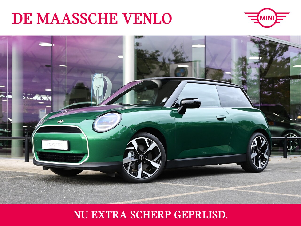 MINI Cooper - Hatchback E / Favoured Trim / Pakket M / 18 inch Slide Spoke 2-tone - AutoWereld.nl