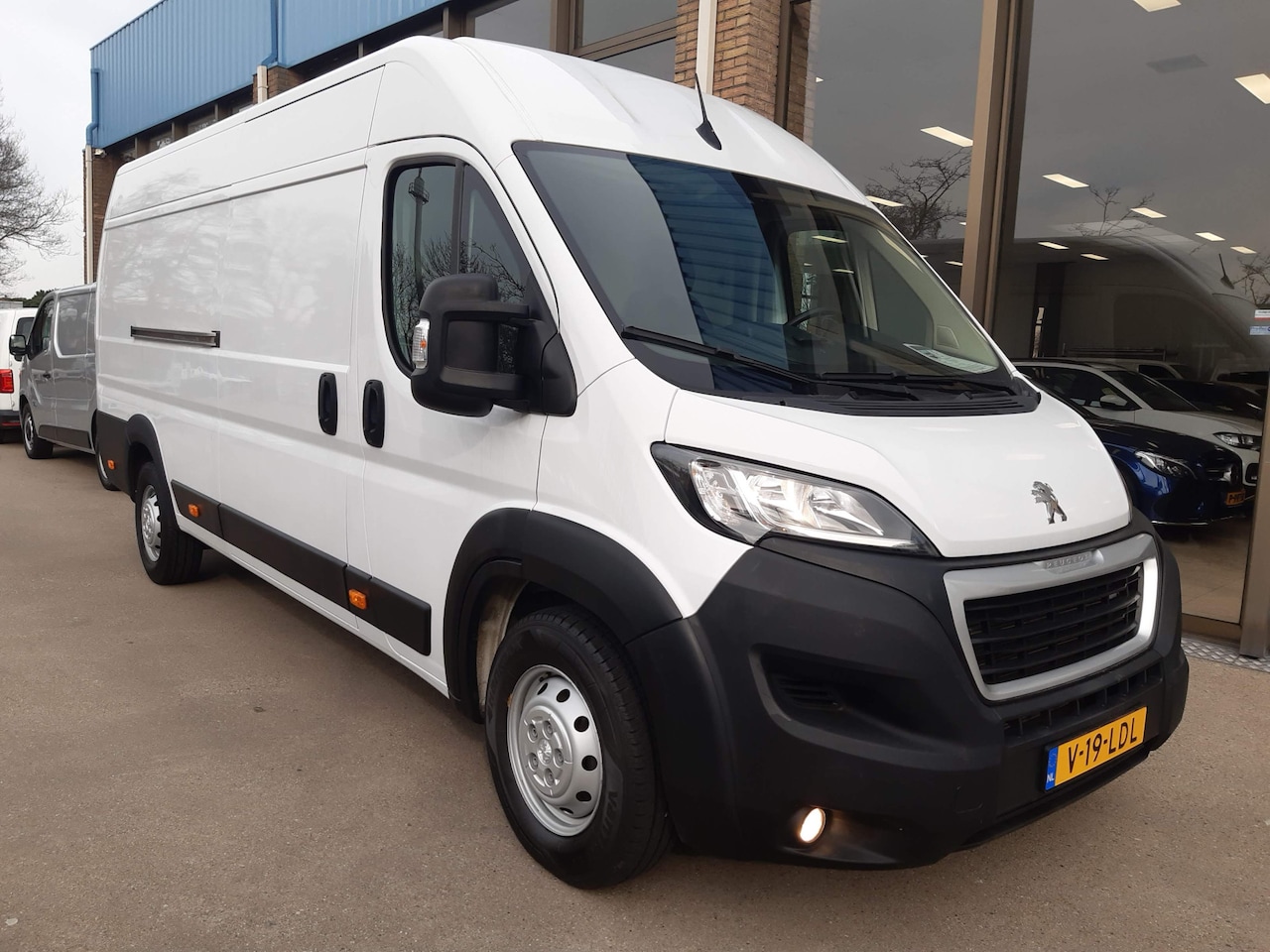 Peugeot Boxer - 2.2 BlueHDi 140 Pk L4H2 Airco Cruise control Navigatie - AutoWereld.nl