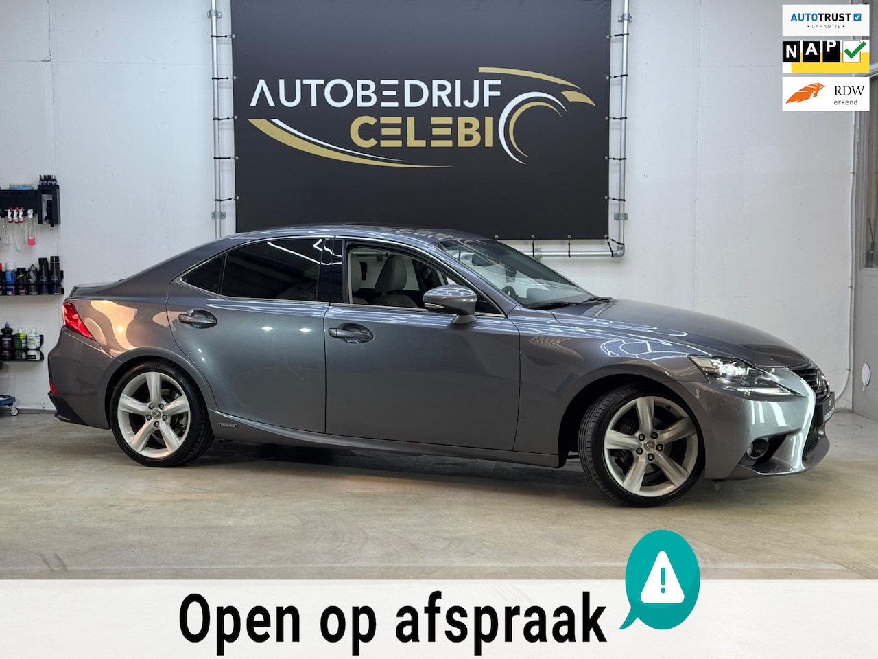 Lexus IS - 300h F Sport Line 2015 GRIJS FULL OPTIE - AutoWereld.nl