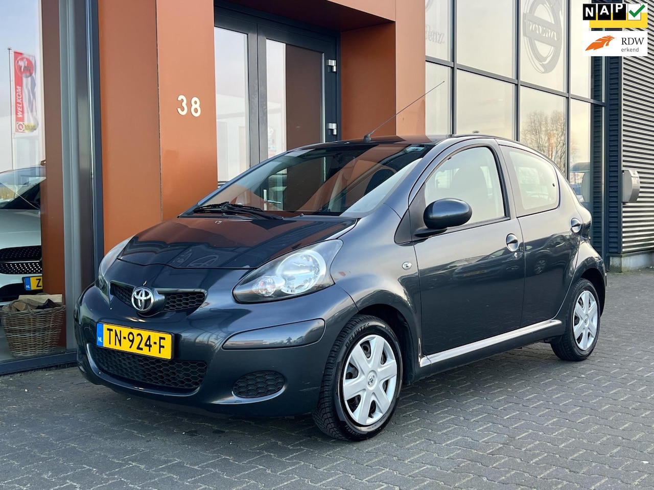 Toyota Aygo - 1.0-12V 5deurs|Airco|AUX|APK 2026|Isofix - AutoWereld.nl