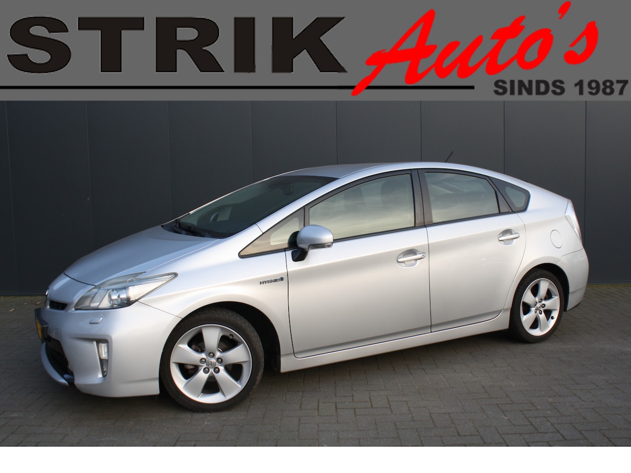 Toyota Prius - 1.8 Dynamic Business - CAMERA - NAVIGATIE - LEDER - AutoWereld.nl