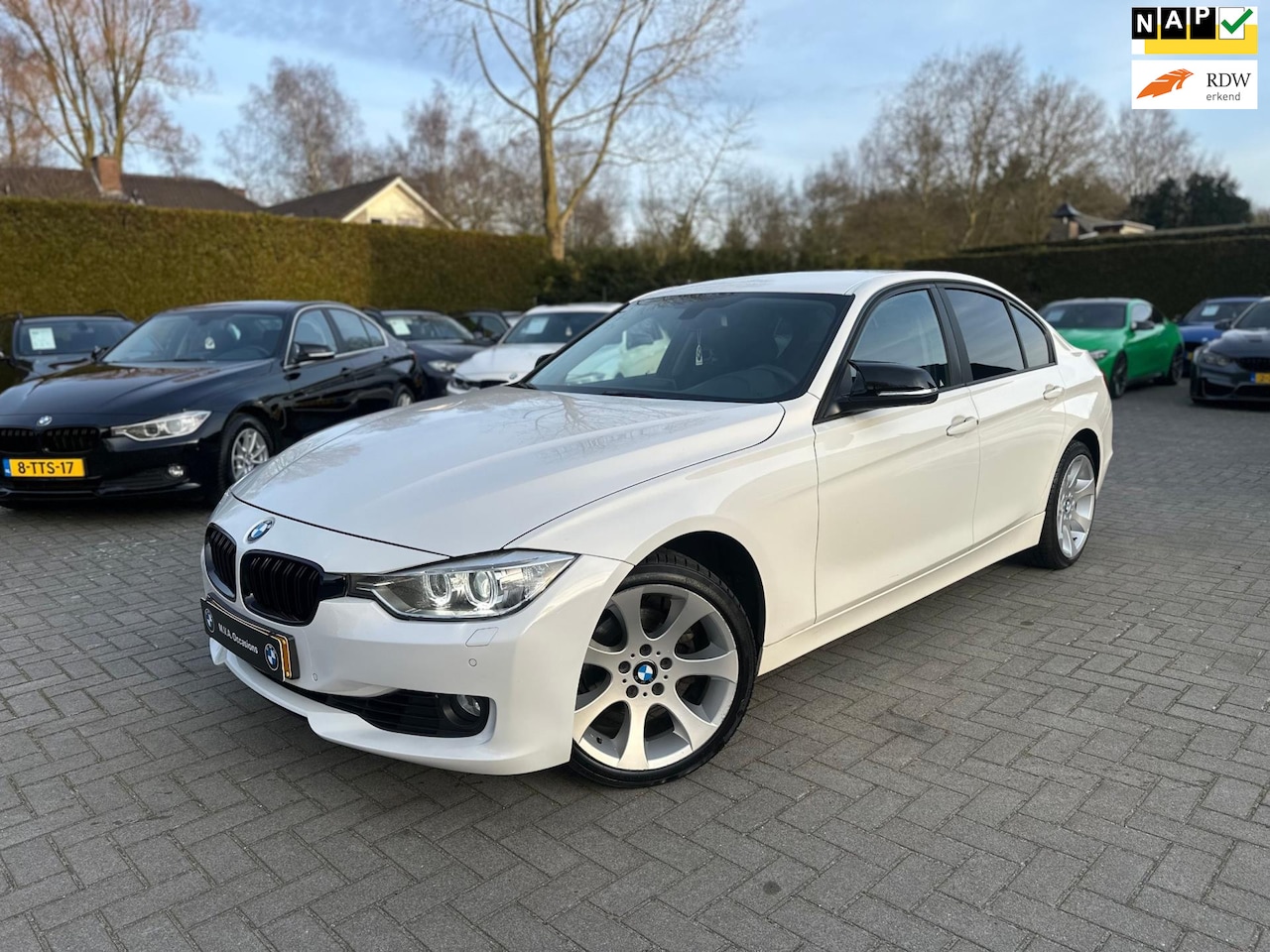 BMW 3-serie - 320i High Executive Sport|Nwe Ketting|Groot Navi|18 inch|Leder|Cruise control|Airco|Nette - AutoWereld.nl