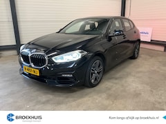 BMW 1-serie - 118i SPORT AUTOMAAT | 1E EIGENAAR | NL-AUTO | SPORTSTOELEN | VIRTUAL COCKPIT | 17" ALL SEA