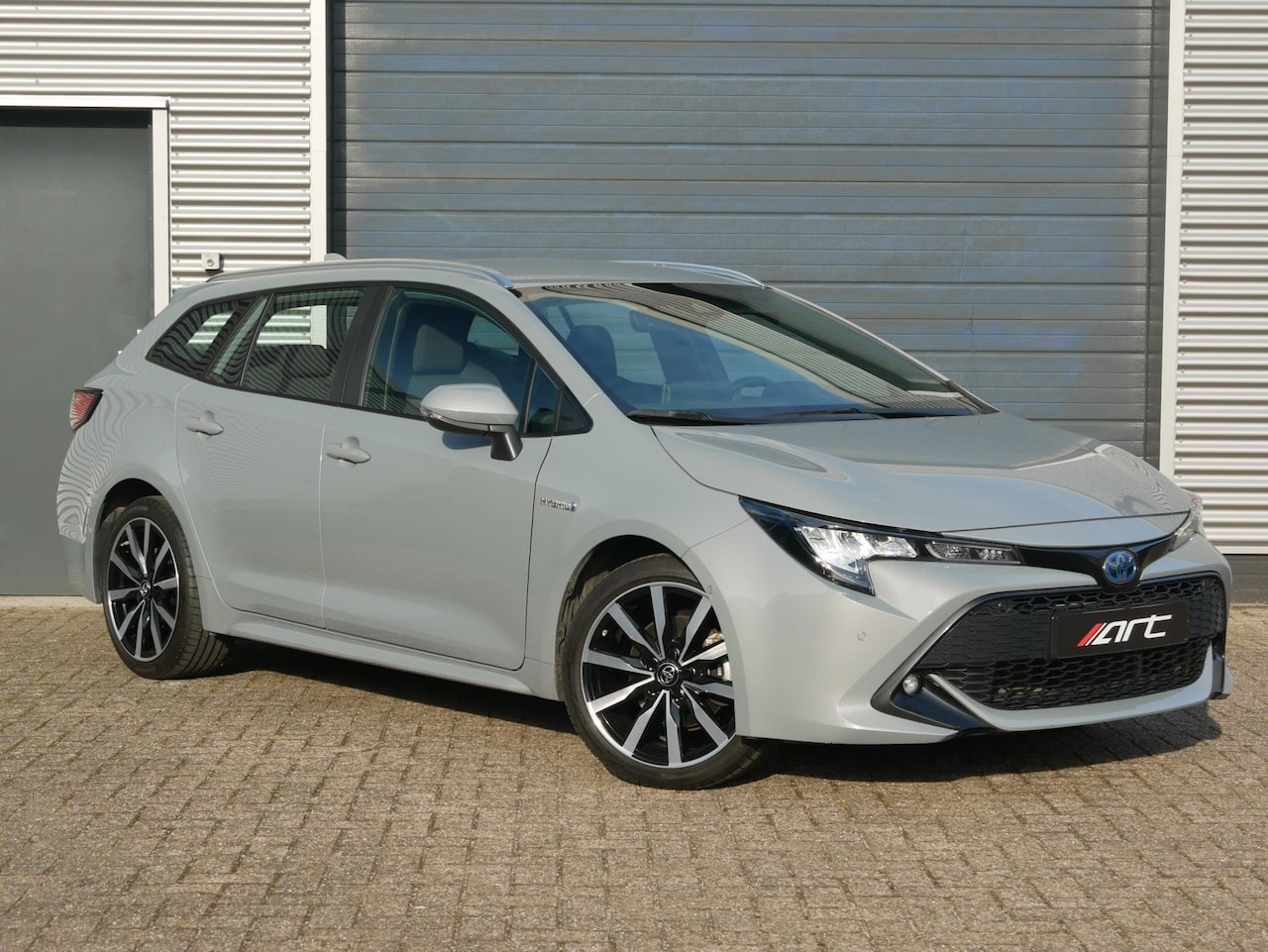 Toyota Corolla Touring Sports - 2.0 Hybrid Dynamic 180PK / Camera / Parelmoer - AutoWereld.nl