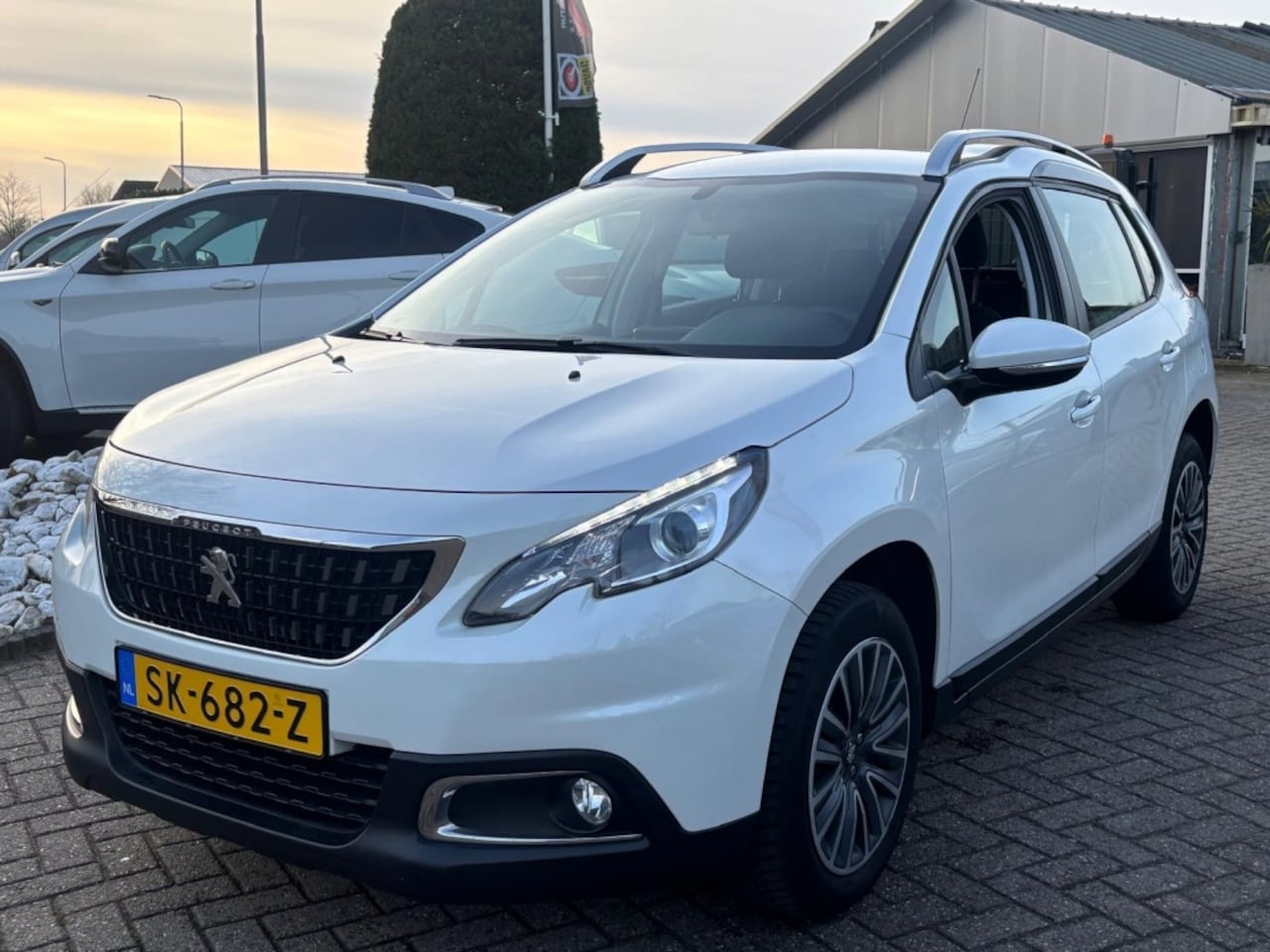 Peugeot 2008 - 1.2 Benzine Wit 2018 Automaat LED - AutoWereld.nl