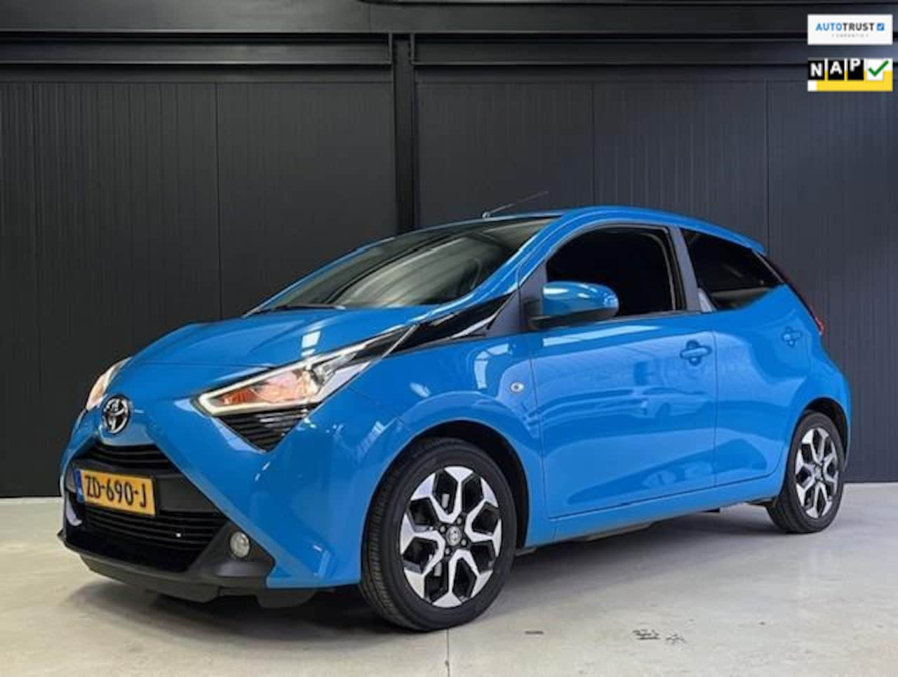 Toyota Aygo - 1.0 VVT-i x-first/1e Eigenaar/NL auto/Achteruitrijcamera/Dealer onderhouden - AutoWereld.nl