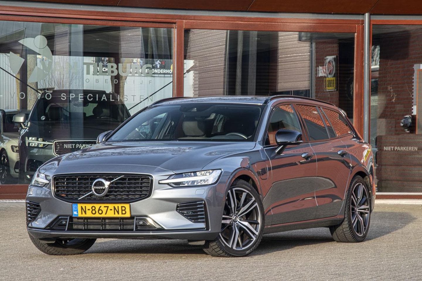 Volvo V60 - 2.0 T6 Recharge AWD Business Pro 2.0 T6 Recharge AWD Business Pro - AutoWereld.nl