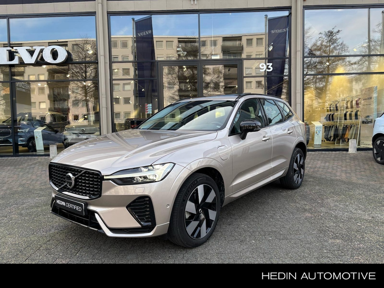 Volvo XC60 - 2.0 T6 Plug-in hybrid AWD Ultimate Dark | Panoramadak | Luchtvering | Bowers & Wilkins | T - AutoWereld.nl