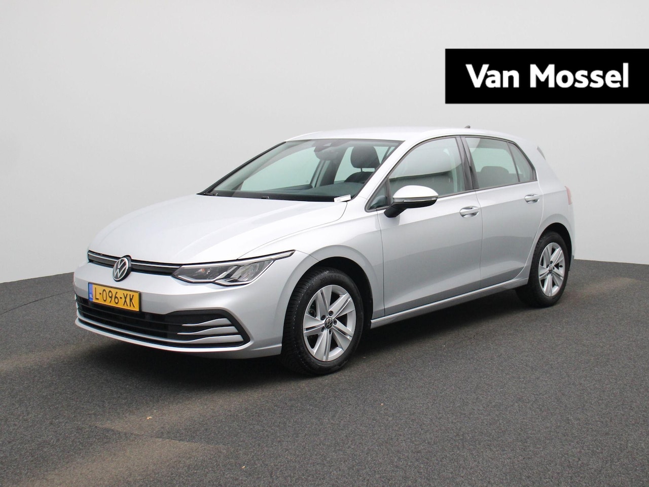 Volkswagen Golf - 1.0 TSI Life | APPLE CARPLAY - ANDROID AUTO | SFEERVERLICHTING | CLIMATE CONTROL | PARKEER - AutoWereld.nl