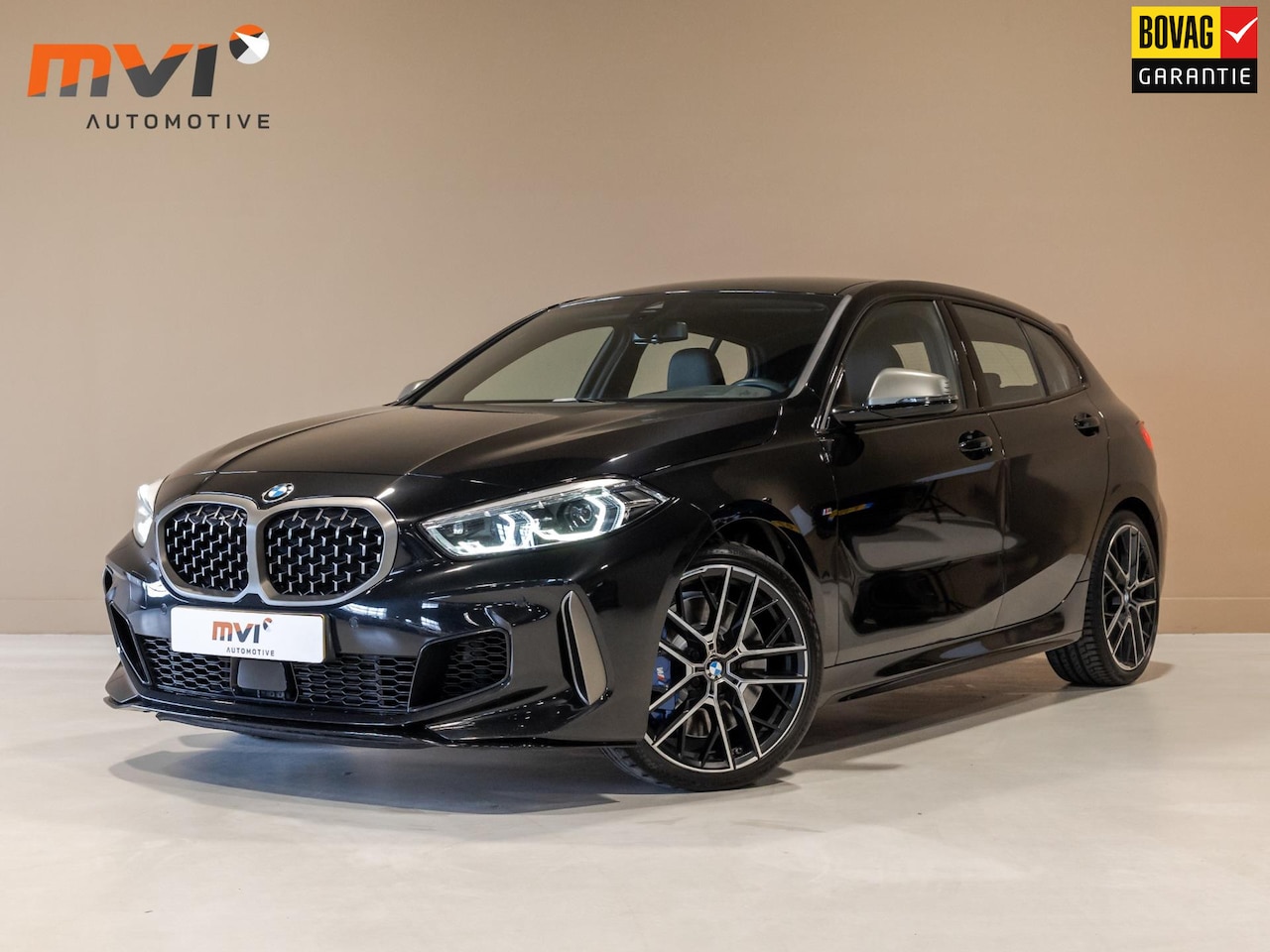 BMW 1-serie - M135i xDrive High Executive / 306pk / Dodehoek herkenning / Head up display / - AutoWereld.nl