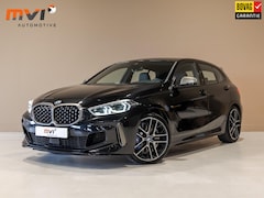 BMW 1-serie - M135i xDrive High Executive / 306pk / Dodehoek herkenning / Head up display /