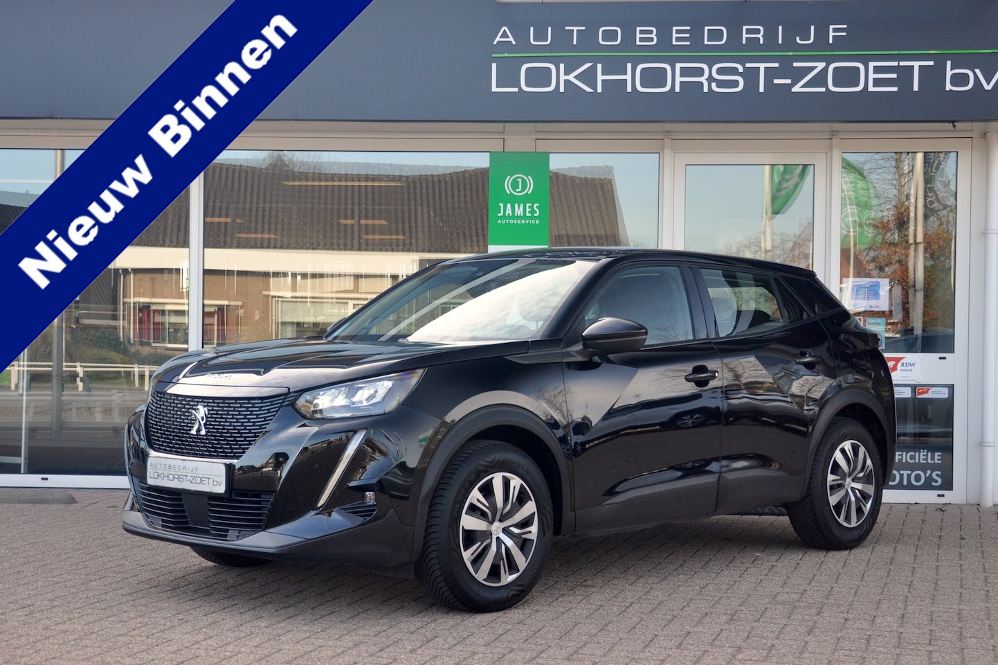 Peugeot 2008 - 1.2 PureTech Blue Lease Active | Navigatie | All Season banden | Trekhaak | 38.000 km! - AutoWereld.nl