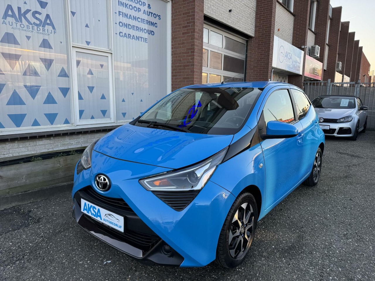 Toyota Aygo - 1.0 VVT-i x-play 72 pk Automaat/CarPlay/Sportvelg/Garantie - AutoWereld.nl