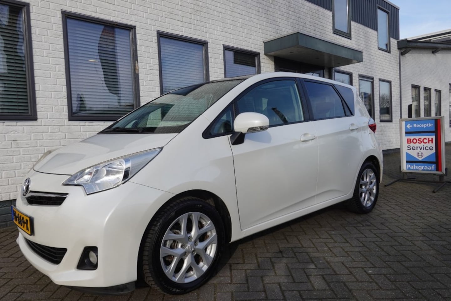 Toyota Verso S - 1.3 VVT-I Aspiration Cruise Panorama Trekhaak Hoogzitter - AutoWereld.nl