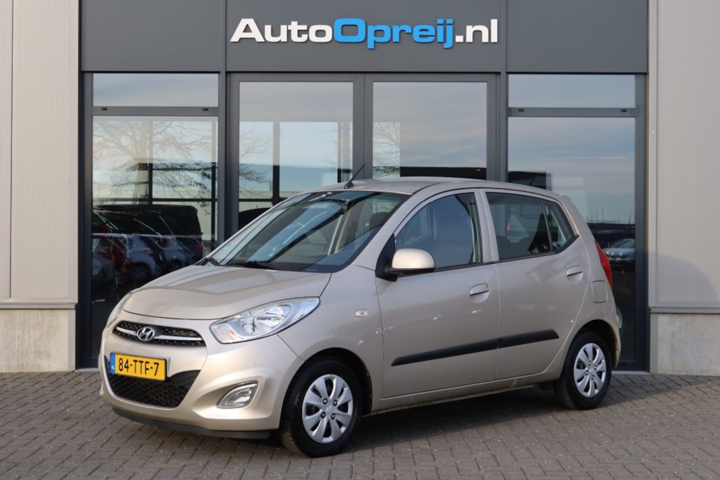 Hyundai i10 - 1.2 Plus 5drs 84pk Airco, PDC, Dealer onderhouden - AutoWereld.nl