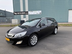 Opel Astra Sports Tourer - 1.4-16V Cosmo 101 PK. Zeer mooie en goed onderhouden auto Auto rijdt ook helemaal nieuw