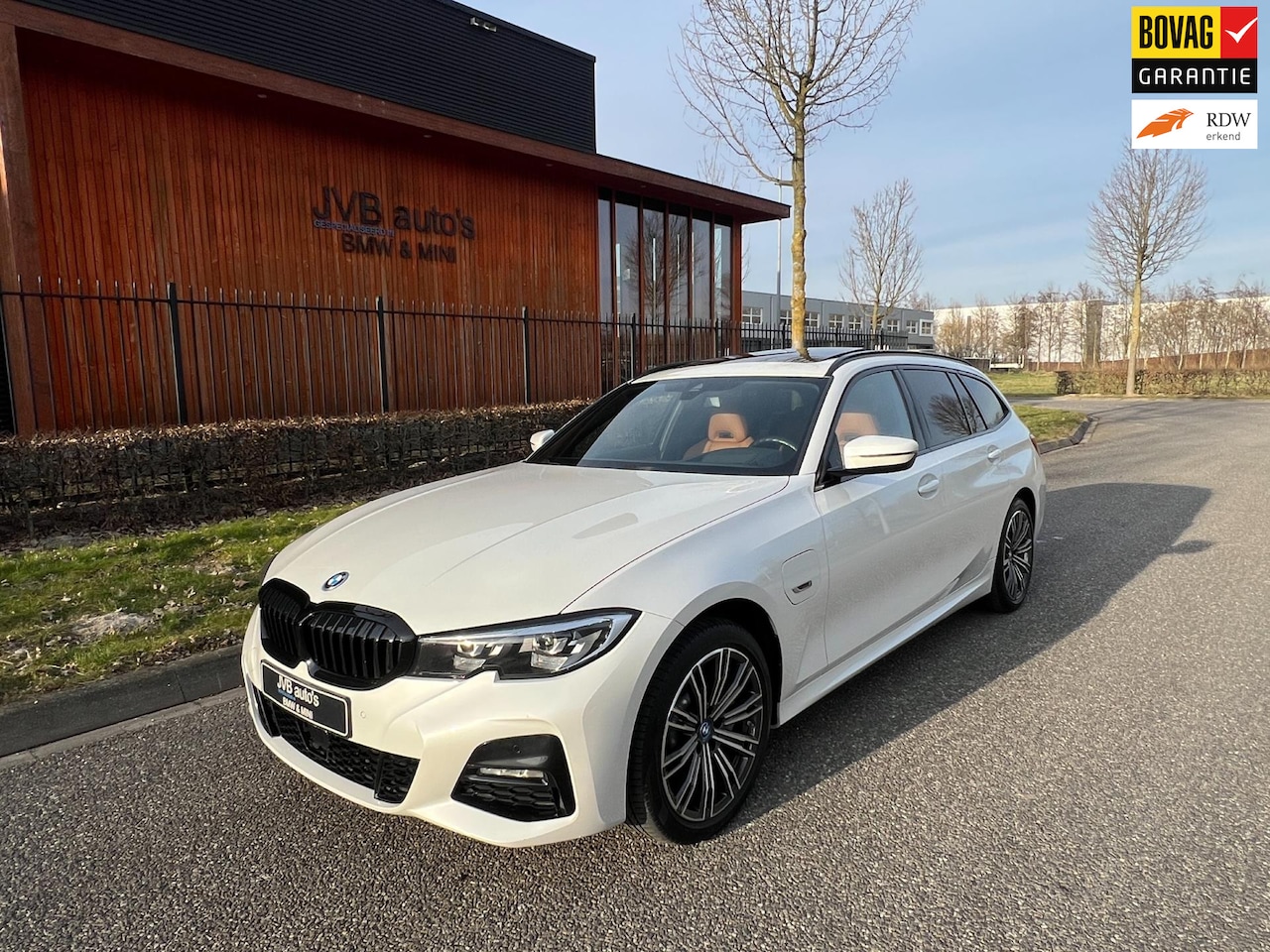 BMW 3-serie Touring - 330e xDrive M- sport, M- stoel, leder, trekhaak, pano, hud - AutoWereld.nl