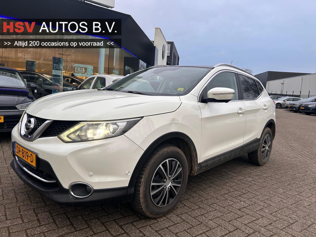 Nissan Qashqai - 1.6 dCi Tekna automaat LM navigatie - AutoWereld.nl