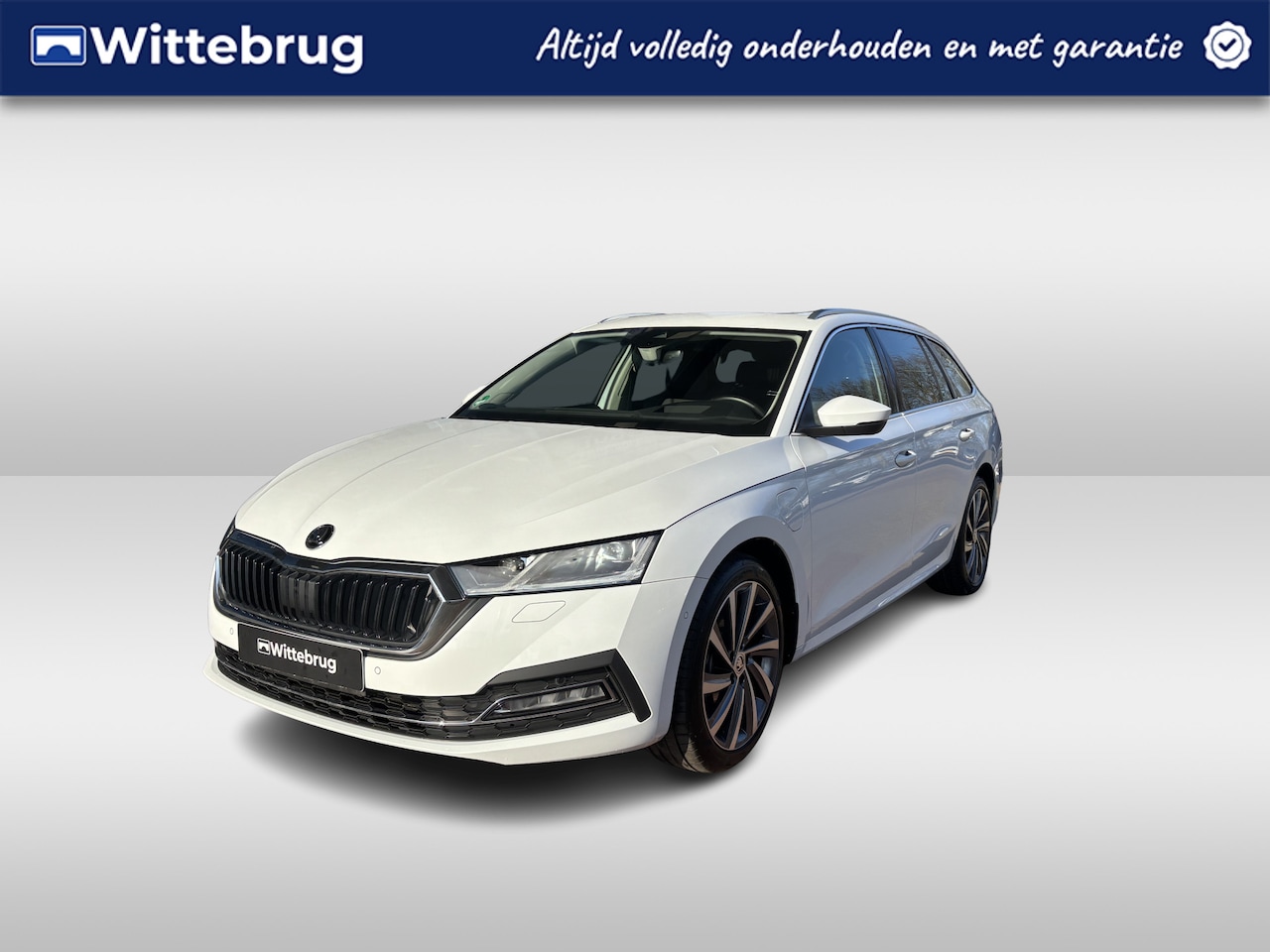 Skoda Octavia Combi - 1.4 TSI iV PHEV Business Edition / Panorama dak / Leder interieur / Led Matrix / 18 Inch - AutoWereld.nl