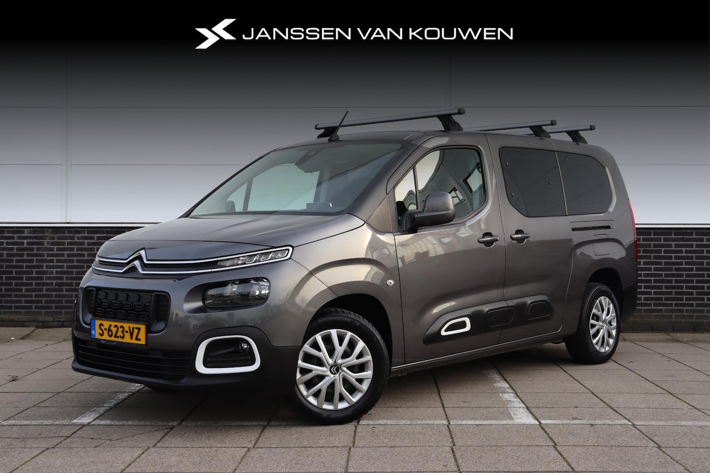 Citroën Berlingo XL - 1.2 PureTech Feel 5p. Trekhaak Navigatie Achteruitrijcamera Airco - AutoWereld.nl