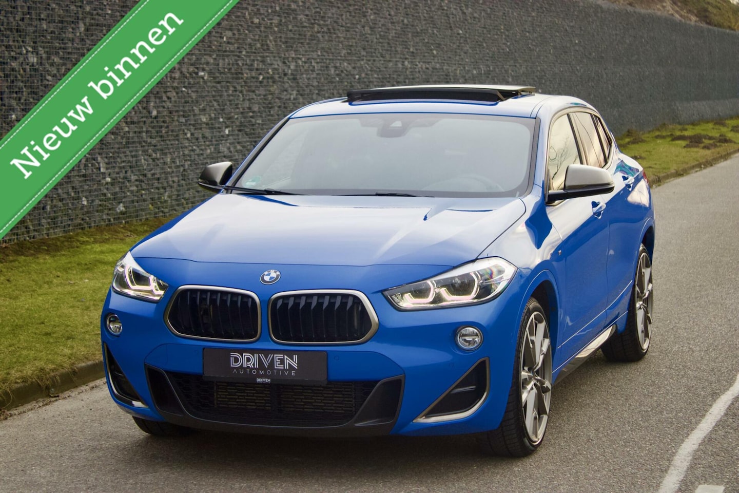 BMW X2 - M35i High Executive | Misano Blauw - Panorama - AutoWereld.nl