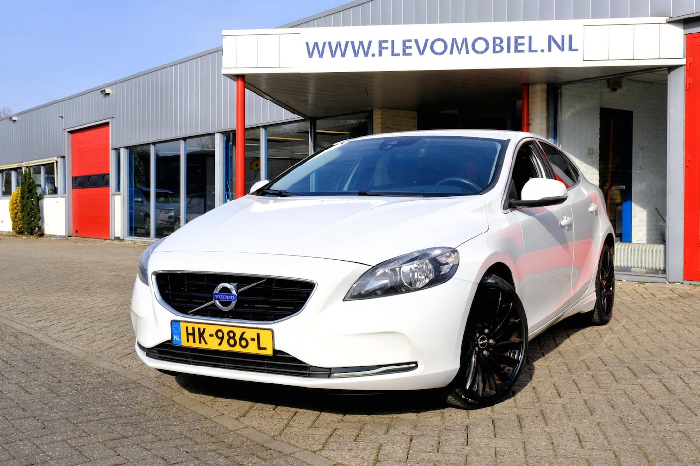 Volvo V40 - 2.0 D2 Momentum Styling Navi|Clima|18" LMV|PDC - AutoWereld.nl