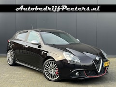 Alfa Romeo Giulietta - 1.4 T 170pk Aut. Panoramadak Leder Navi Cruise PDC