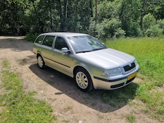 Skoda Octavia Combi - 1.8 T Elegance 200 PK, met grote beurt