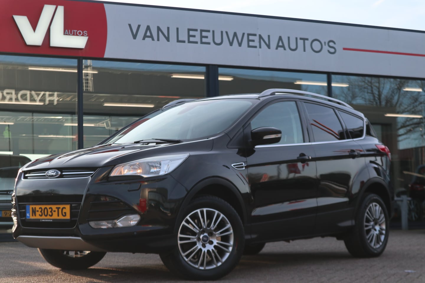 Ford Kuga - 1.6 Titanium 4WD | Automaat | Stoelverwarming | Navi - AutoWereld.nl