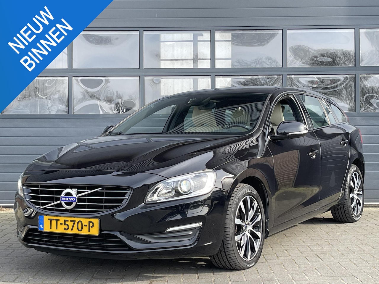 Volvo V60 - 1.5 T3 POLAR+ DYNAMIC I AUTOMAAT I CLIMATE CONTROL I CRUISE CONTROL I LEDEREN BEKLEDING - AutoWereld.nl