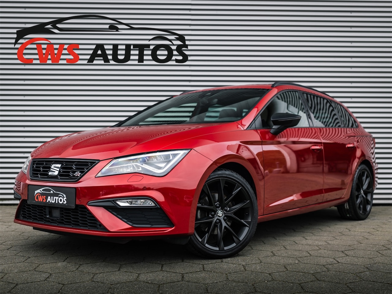 Seat Leon Sportstourer - 1.5 TSI FR BLACK LINE VIRTUAL BEATS ACC DCC PANO CAMERA LANE ZWARTE HEMEL - AutoWereld.nl