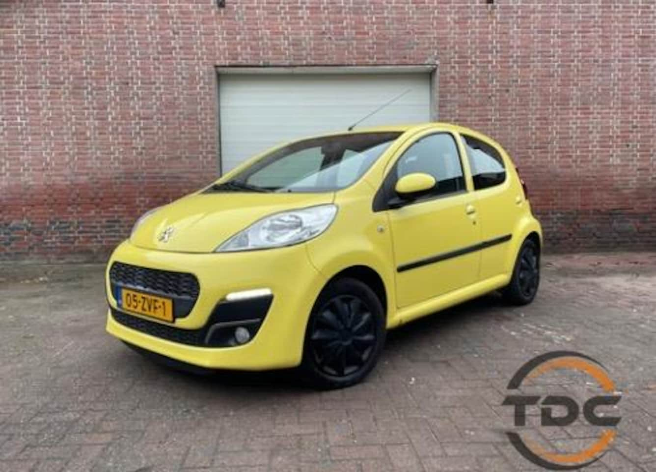 Peugeot 107 - 1.0 Active Yellow AIRCO LED 5 DRS NW APK - AutoWereld.nl