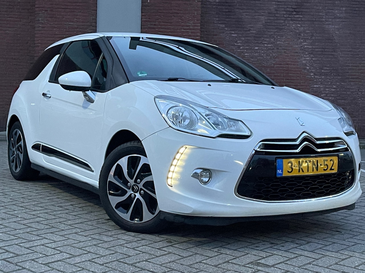 Citroën DS3 - 1.4 e-HDi| AUTOMAAT | NAVI | CRUISE | LED - AutoWereld.nl