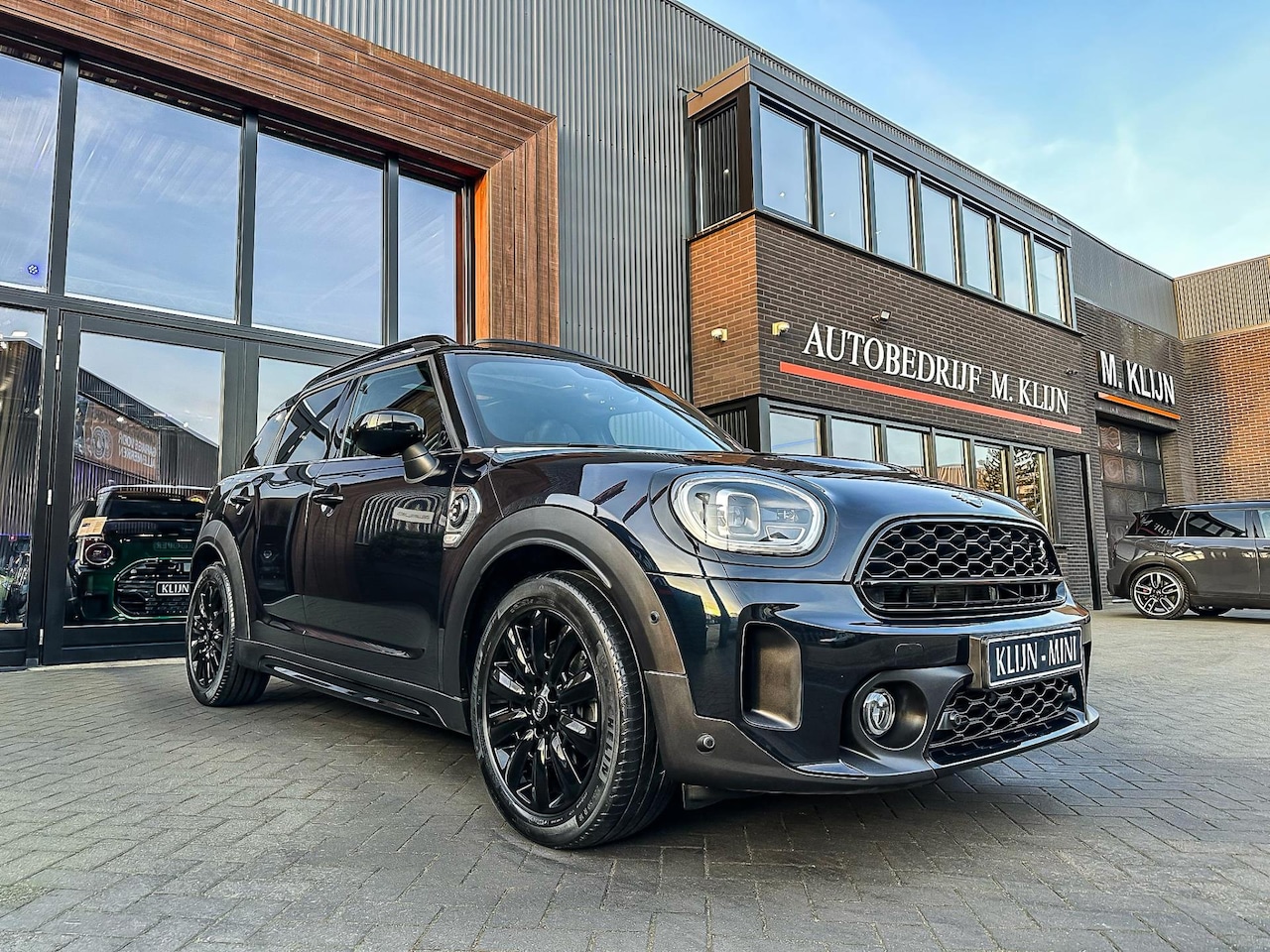 MINI Countryman - Mini 2.0 Cooper S E ALL4 MINI Yours 220pk Blackline/Pano/Leer/Camera/Led - AutoWereld.nl