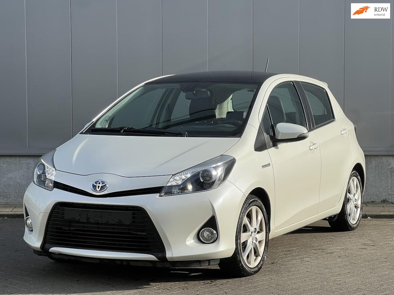 Toyota Yaris - 1.5 Full Hybrid Dynamic Full Options - AutoWereld.nl