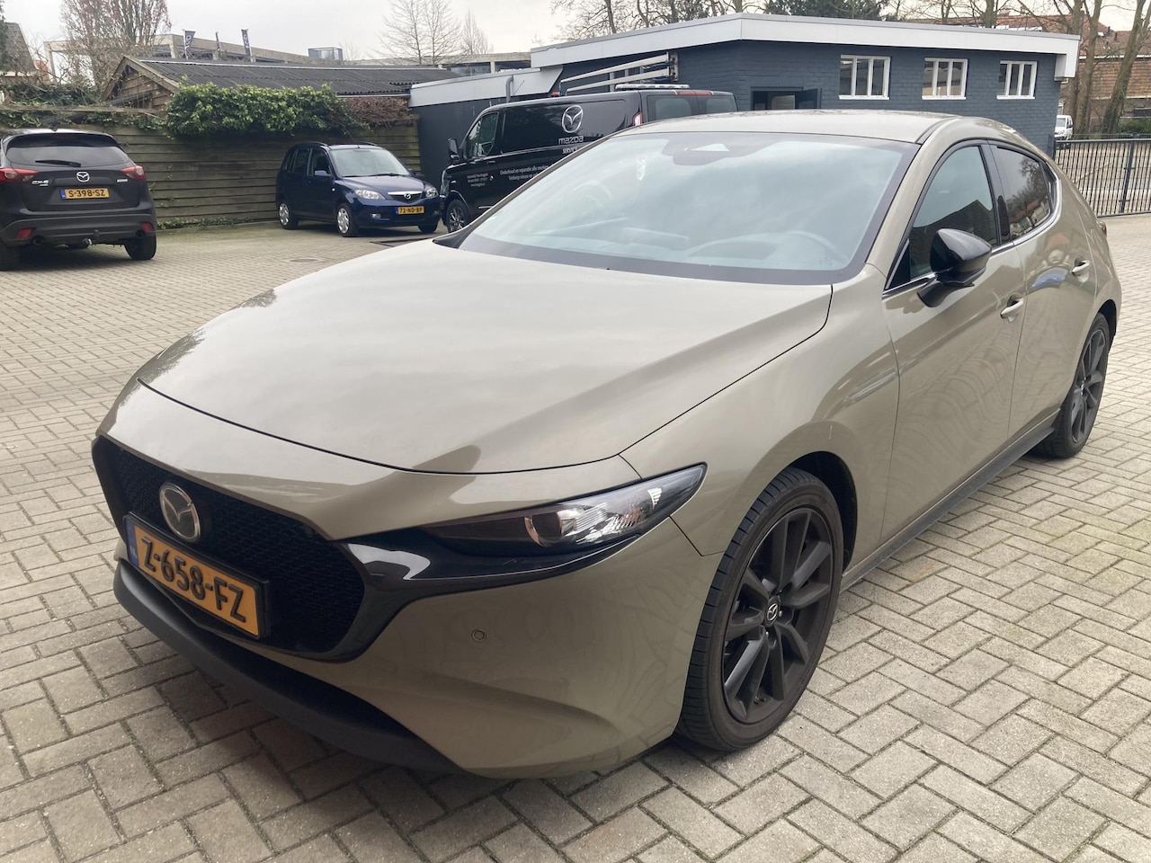 Mazda 3 - e-SkyActiv-X 186 6MT Nagisa *Dealeronderhouden* *Verwacht* - AutoWereld.nl