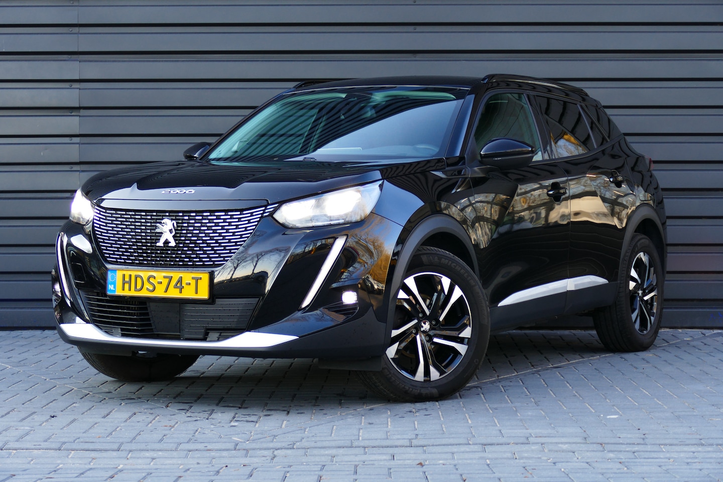 Peugeot 2008 - 1.2 PURETECH 130PK ALLURE PACK / NAVI / LED / CLIMA / 17"LMV / CAMERA / BLUETOOTH / CRUISE - AutoWereld.nl