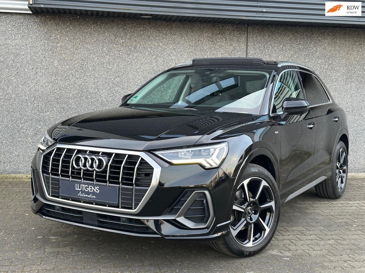 Audi Q3 - 35 TFSI S-Line Pano Matrix 19 Inch Camera - AutoWereld.nl