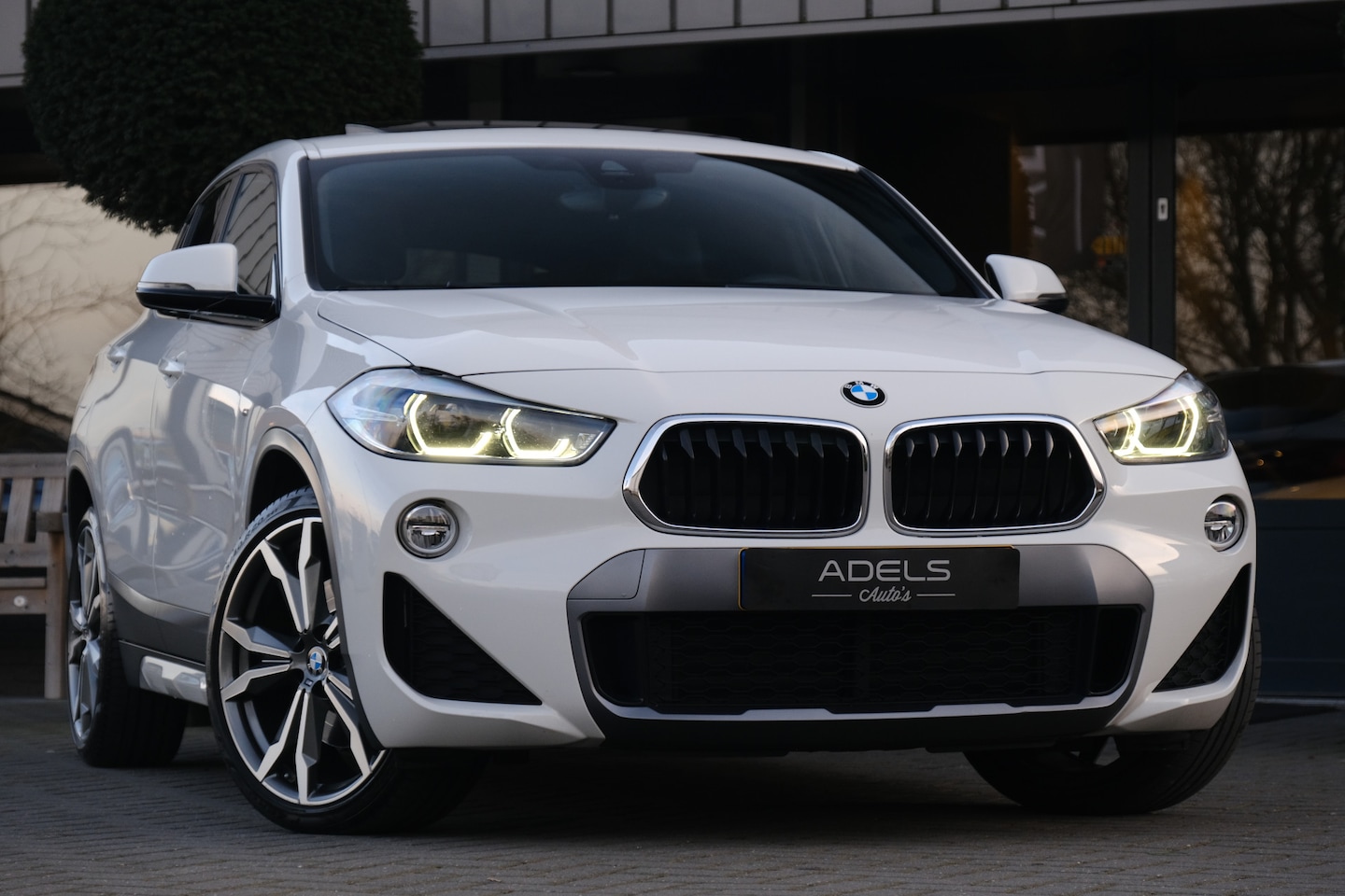 BMW X2 - sDrive20i M Sport Panodak Keyless Led Ambiance Sfeerverlichting NL Auto NAP - AutoWereld.nl