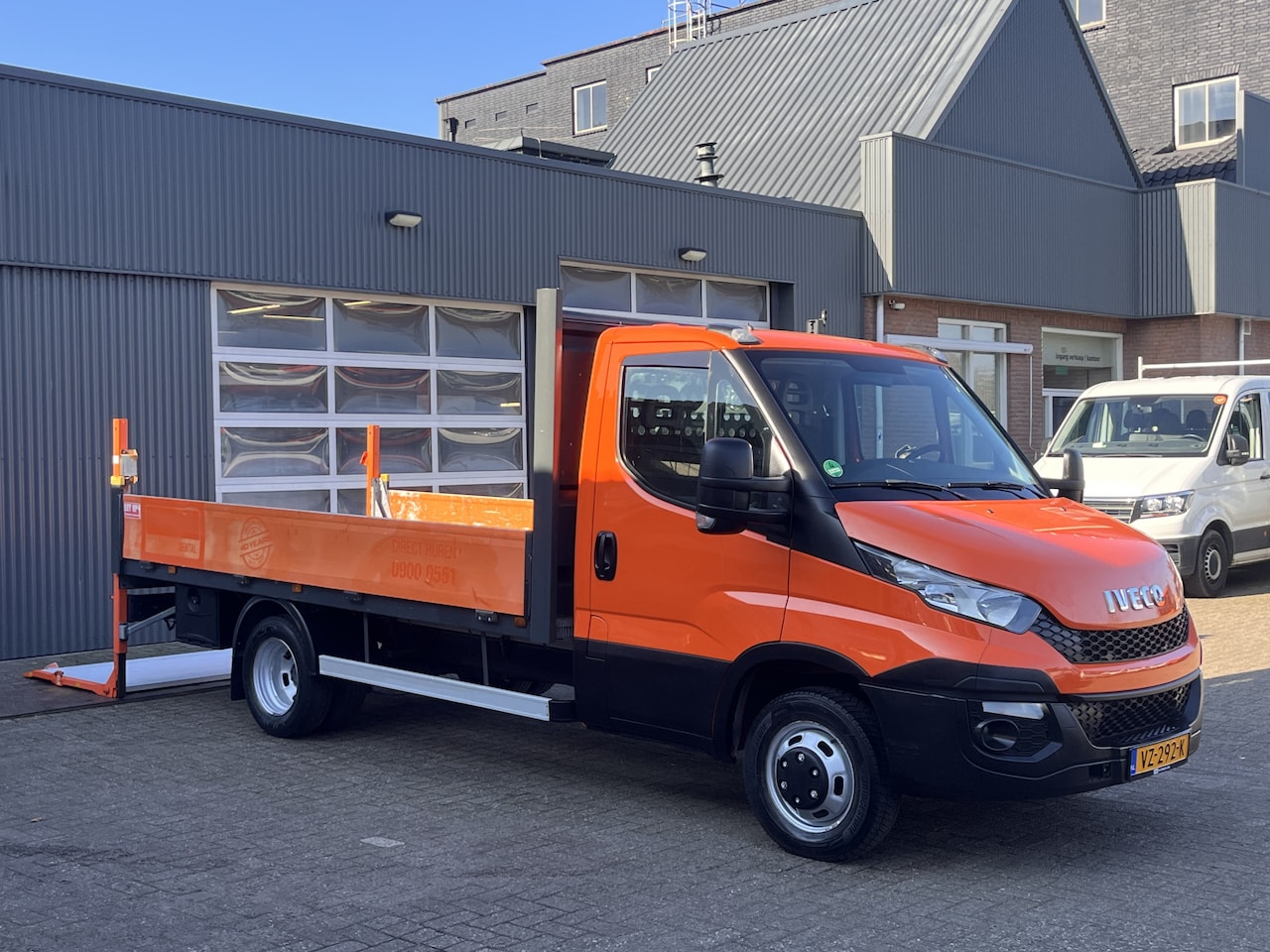 Iveco Daily - 35C15 146PK Trekhaak 3500kg Laadklep 500kg Navigatie Open laadbak Pick-up Euro 5 Bpm vrij - AutoWereld.nl