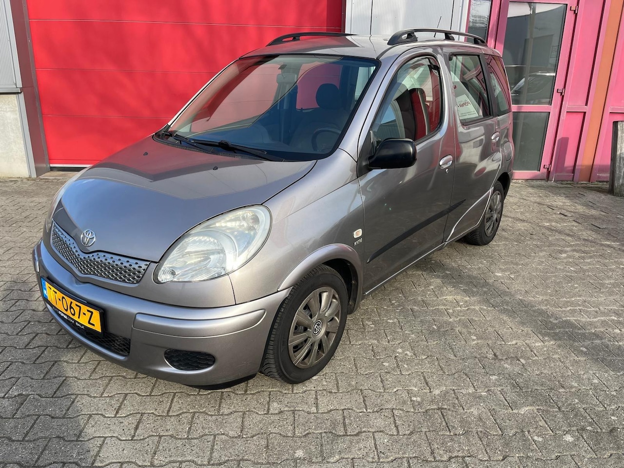 Toyota Yaris Verso - 1.3 VVT-i Terra Automaat / Airco / Centrale vergrendeling / Elektr. bed. ramen voor / Hoge - AutoWereld.nl